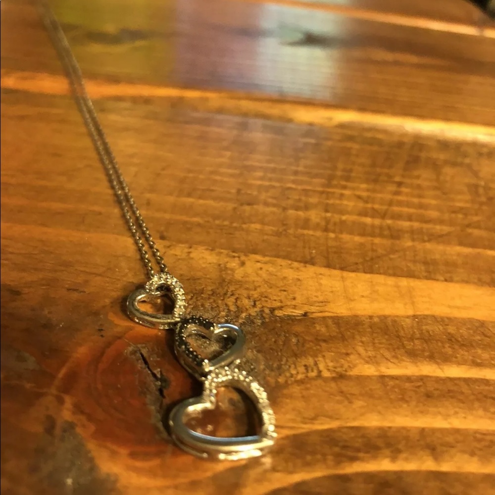 Black and white diamond heart necklace - Picture 6 of 7